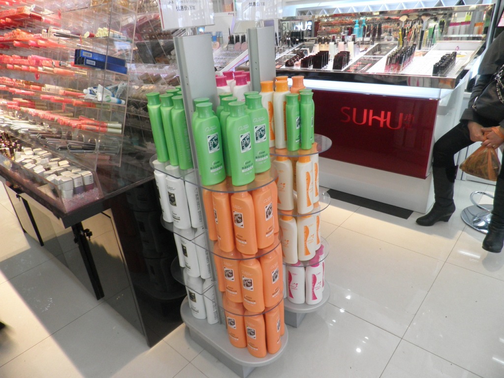 日用品展示架選購指南 可拆卸設計，靈活陳列化妝品與百貨